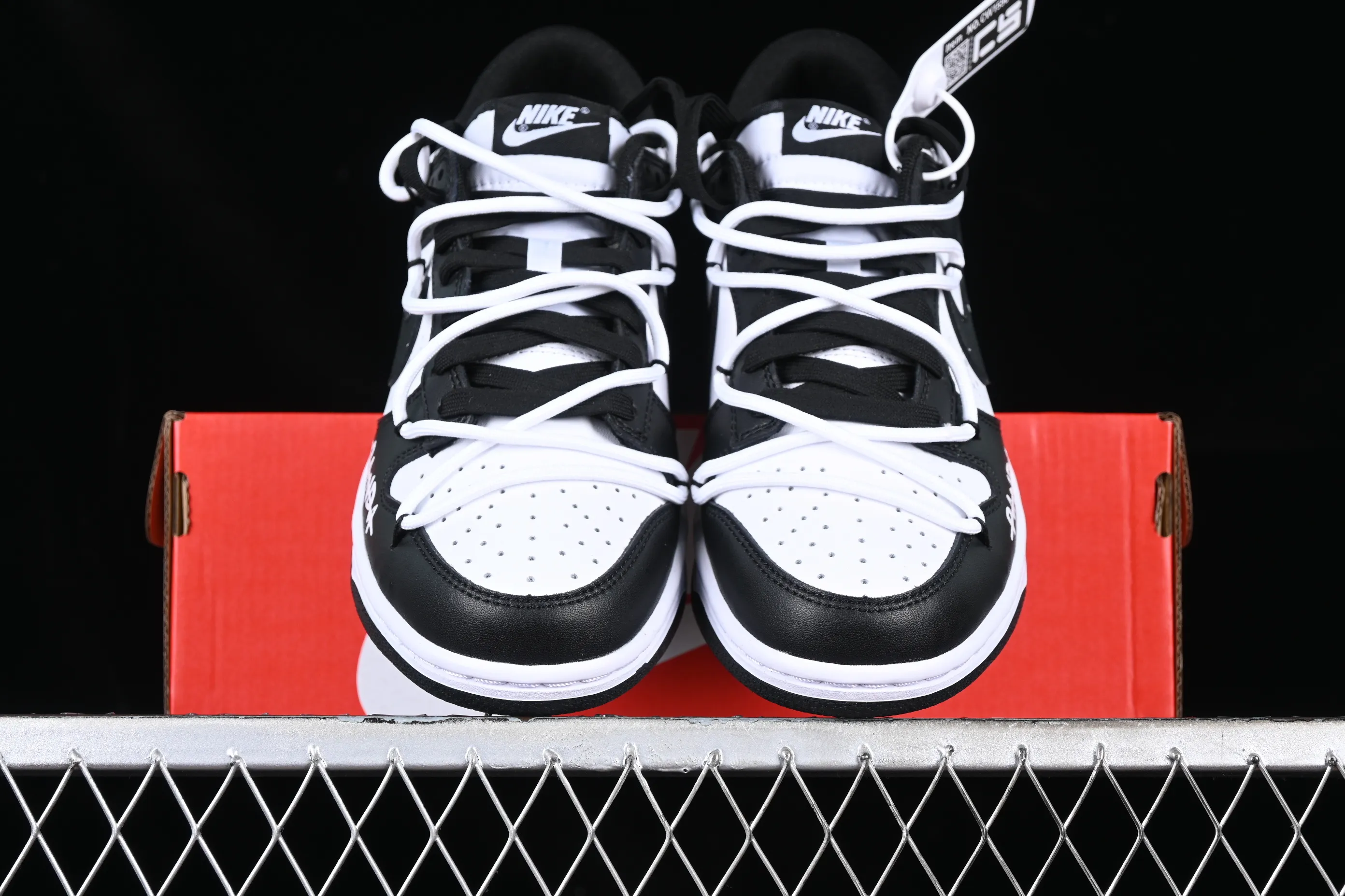 All categories Nk SB Dunk series Nk SB Dunk Low low-top sneakers CS version Nk Dunk Low "Panda" black and white panda customized version of deconstructed strap casual sneakers CW1590-100